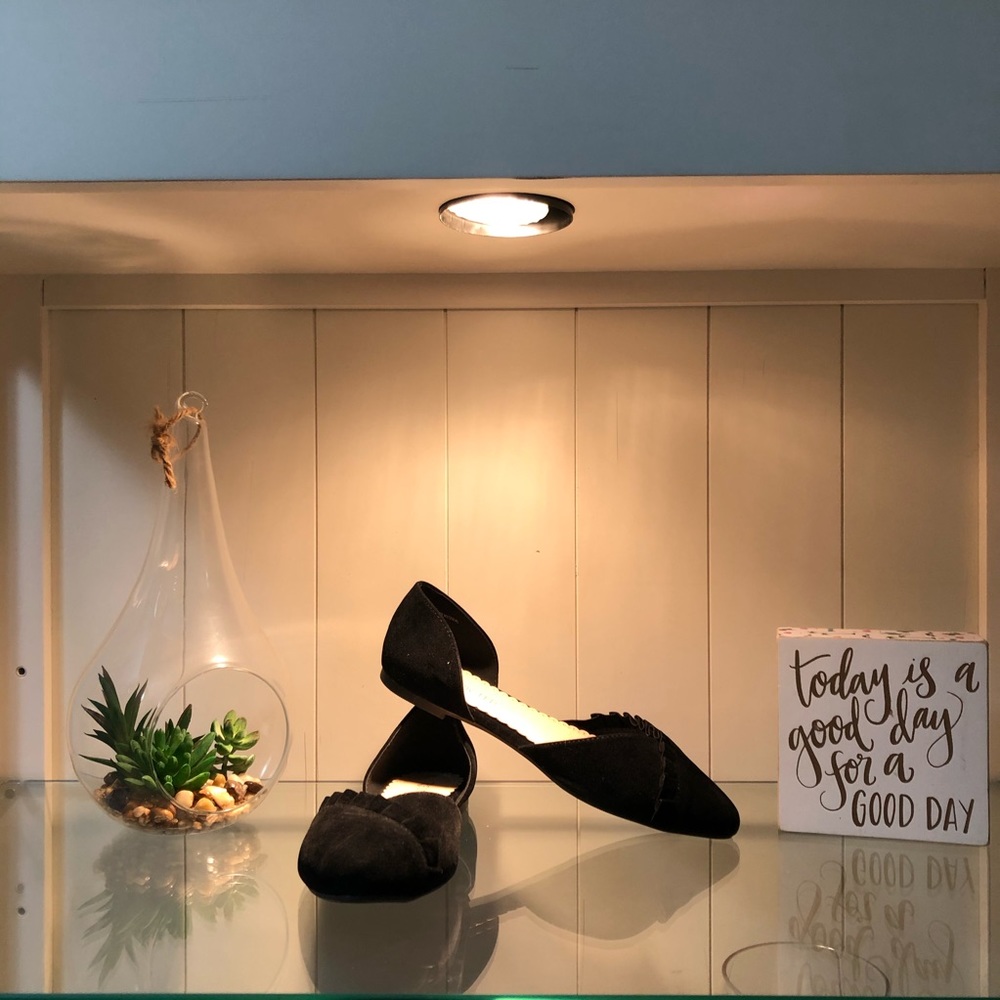 Pointed Flats with Ruffle Details